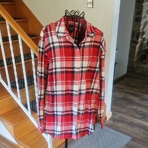 👚GAP Red Plaid Button-Up Shirt